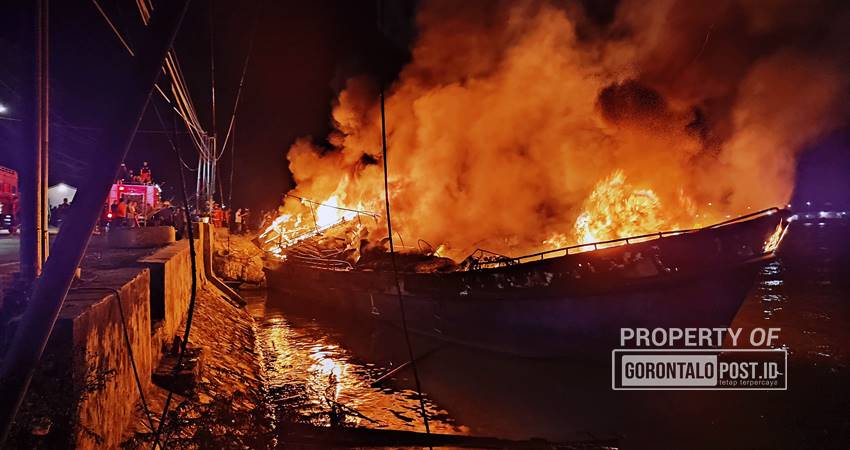 Kapal ikan milik Sucipto Kadir, yang hangus terbakar, Rabu (25/9/2024) (F. Natha/Gorontalo Post)