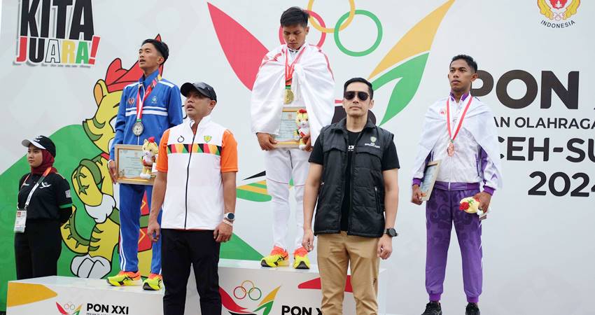 Atlet Gorontalo Hadrin Mahdang (Podium 3,red) berhasil meraih medali perunggu, pada cabang olahraga atletik lari 1500 meter, di arena PON XXI Aceh-Sumut. (foto : dok/kbrn/rri.co.id)
