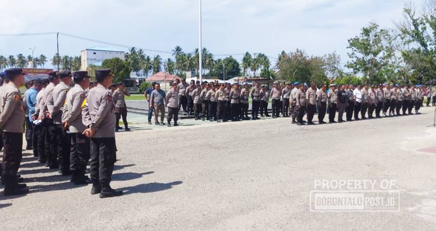 Kurang lebih 227 personel disiagakan untuk mengawal jalannya tahapan Pilkada di Pohuwato. (F. Zulkifli/ Gorontalo Post)