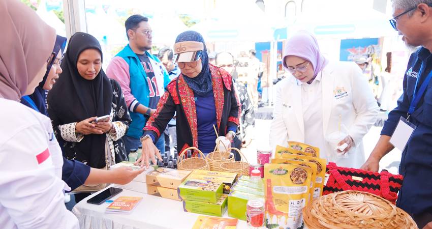 SMEXPO MAKASSAR : Sejumlah produk UMKM berkualitas dipamerkan pada Pertamina Small Medium Enterprise Expo (SMEXPO) 2024 di Makassar. (foto : dok / petamina)