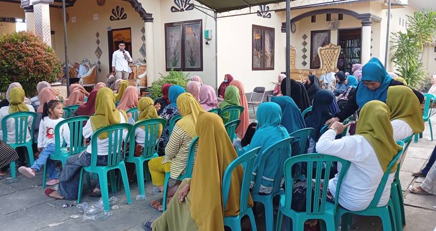 Irwan Mamesah, calon wakil bupati Bone Bolango saat menyampaikan orasi kampanye, Rabu (25/9).