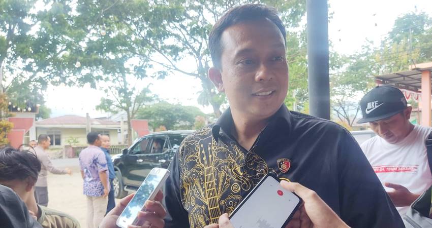 Dir Krimsus Polda Gorontalo Kombespol Pol. Taufan Dirgantoro, S.IK, MH saat wawancara dengan awak media.
