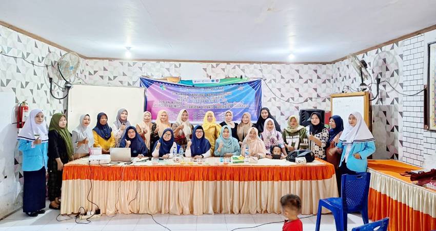 Foto bersama Tim Pengabmas bersama Kader Posyandu di Desa Tabumela, Kamis (5/9/2024) (F. Dokumentasi Poltekkes)