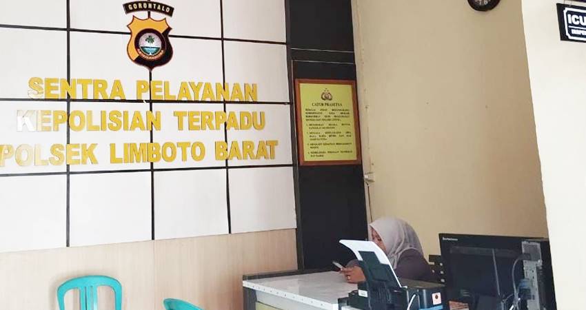 Suasana saat melaporkan kejadian di Polsek Limboto Barat kemarin.
