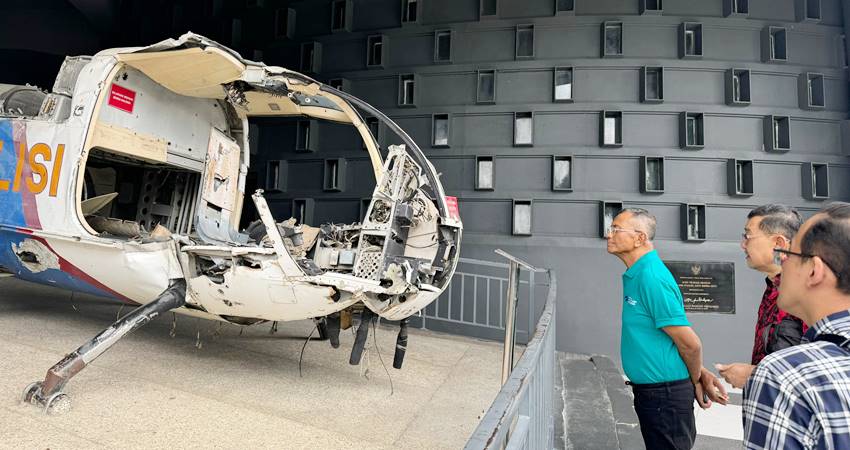 Dahlan Iskan saat mengunjungi Museum Tsunami Aceh.--