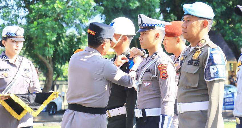 Bertempat di Lapangan Apel Polda Gorontalo, Wapolda Brigjen Pol. Simson Zet Ringu, S.I.K., M.Si memimpin secara langsung apel gelar pasukan Operasi Kepolisian Zebra Otanaha 2024, Senin(14/10/2024).