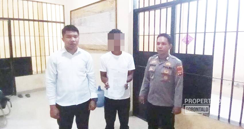 Pelaku kasus dugaan tindak pidana perlindungan anak, resmi ditahan oleh penyidik Unit PPA Satuan Reskrim Polres Gorontalo Utara. (F. Zulkifli/ Gorontalo Post)