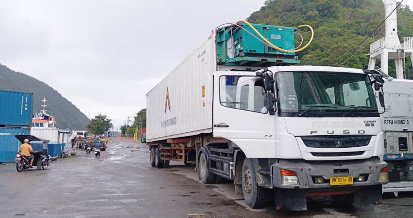 Aktivitas Tronton di Pelabuhan barang di Kelurahan Talumolo, Kecamatan Dumbo Raya Kota Gorontalo, Kamis (17/10/2024) (F. Istimewa)