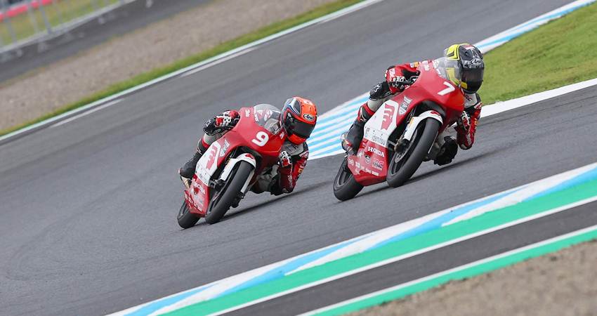 Pebalap Astra Honda, Muhammad Kiandra Ramadhipa berjuang gigih pada Idemitsu Asia Talent Cup (IATC) putaran keempat di Sirkuit Mobility Resort Motegi, Jepang. (foto : dok /ahm)
