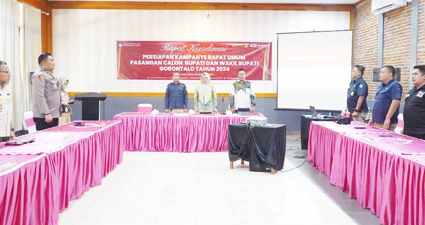 KPU Kabupaten Gorontalo bersama jajaran komisioner saat rapat bersama membahas pelaksanaan kampanye umum atau monologis.