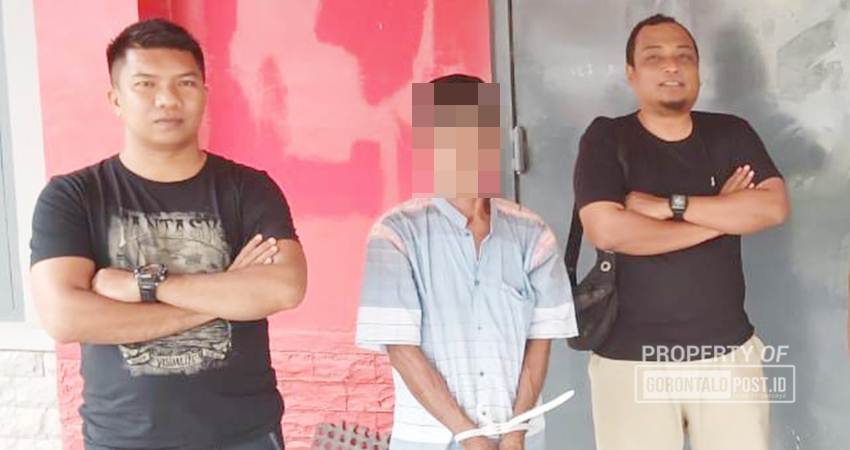Seorang kakek di Kecamatan Anggrek, terancam hukuman 20 tahun penjara terkait dengan kasus dugaan pencabulan terhadap cucunya sendiri. Tersangka saat ini telah di tahan di Lapas Gorontalo, untuk menunggu proses persidangan. (F. Zulkifli/ Gorontalo Post)