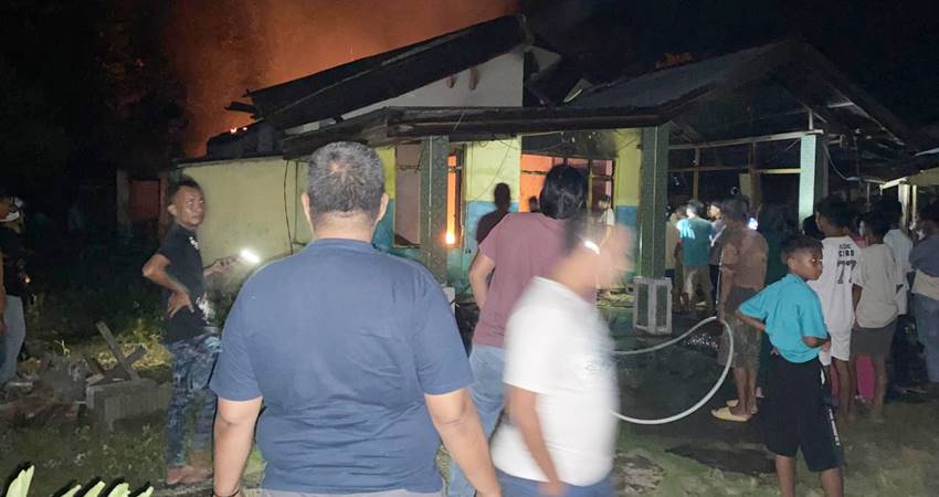 Satu unit rumah yang terletak di Desa Bunuyo, Kecamatan Paguat, dilahap si jago merah sehingga mengakibatkan kerugian materil kurang lebih Rp 200 juta.