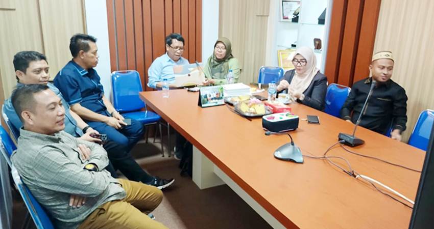 Konsultasi tim perumus Tatib dengan Kementerian Dalam Negeri (Kemendagri) soal rancangan Tatib yang dilaksanakan via zoom, kemarin (14/10).