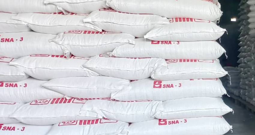 Salah satu toko yang menjual pakan sapi konsentrat untuk penggemukan.