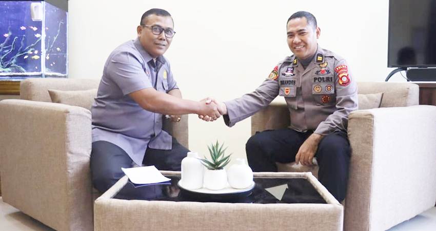 Iptu Dr. H. Iswan Brandes,S.Pd.I,M.Si,M.M, CPHR,CBA saat menyampaikan pengalaman dan kisah hidupnya serta ucapan terima kasih atas penghargaan dari Mabes Polri, kepada Kaur Penmas, Kompol Heny M. Rahayu,S.H,M.H dalam kegiatan Podcast yang dilaksanakan oleh Polda Gorontalo.