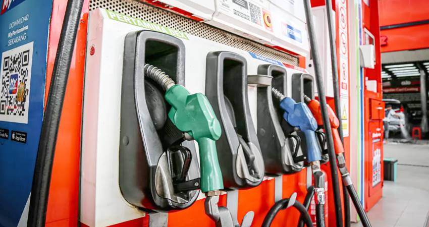 TURUN HARGA : Semua jenis BBM Non Subsidi di seluruh wilayah Sulawesi, mengalami penurunan harga jual berlaku mulai tanggal 1 Oktober 2024. (foto : dok / pertamina)