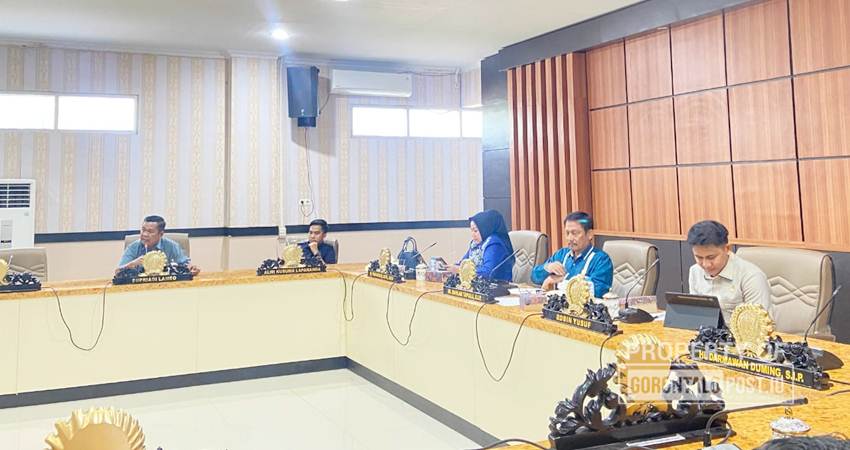 Rapat kerja Komisi 1 Dekot bersama Dinas Sosial dan Kesra Setda Kota Gorontalo, Selasa (29/10/2024). (F. Diyanti/Gorontalo Post)
