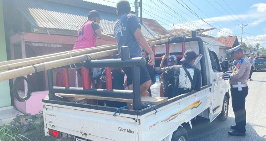 Sebuah mobil Pick-up yang ditilang anggota Ditlantas Polda Gorontalo