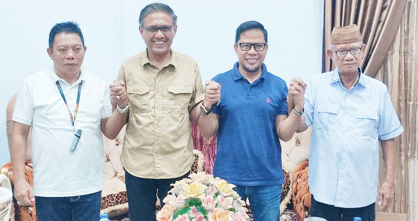 Paslon Amran Mustapa dan Irwan Mamesah berkunjung ke rumah calon bupati, Ismet Mile. (Foto Natha/GP)