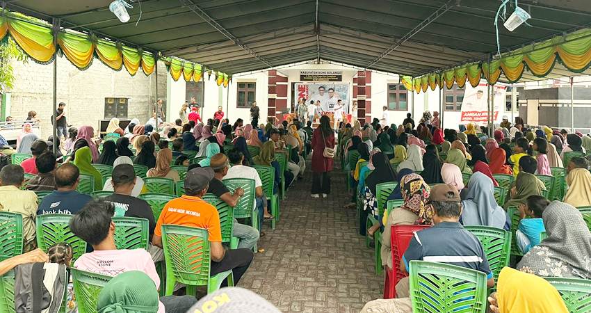Masyarakat Kecamatan Kabila, Bone Bolango antusias memberikan dukungan untuk pasangan Amran Mustapa-Irwan Mamesah pada kampanye di wilayah itu. (Foto: istimewa)