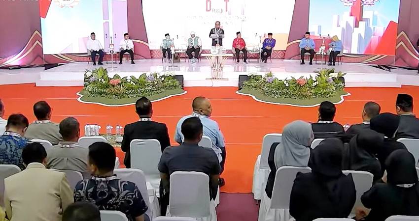 Pelaksanaan debat kandidat Pilgub Gorontalo, yang digelar KPU Provinsi Gorontalo, Rabu (20/11) malam. (foto : tangkapan layar/youtube-kpu)