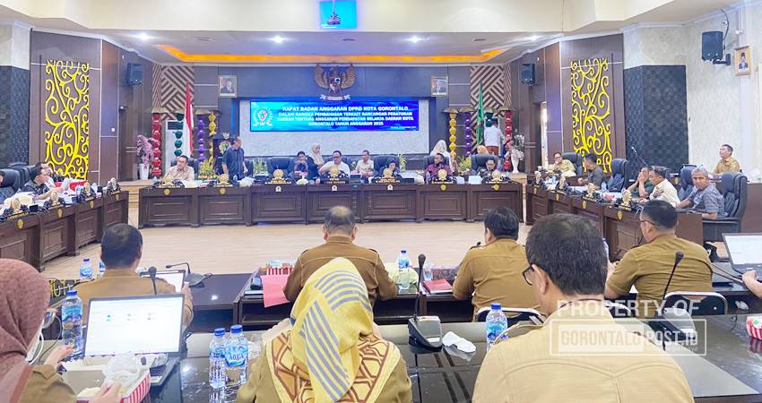Rapat Banggar Dekot bersama TAPD Kota Gorontalo, Selasa (12/11/2024) (F. Diyanti/Gorontalo Post)