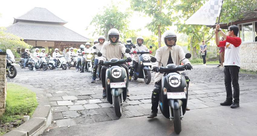 New Honda Scoopy Experience mengajak para pecinta skutik fashionableuntuk menyusuri keindahan pulau Dewata, Bali. (foto : dok / AHM)