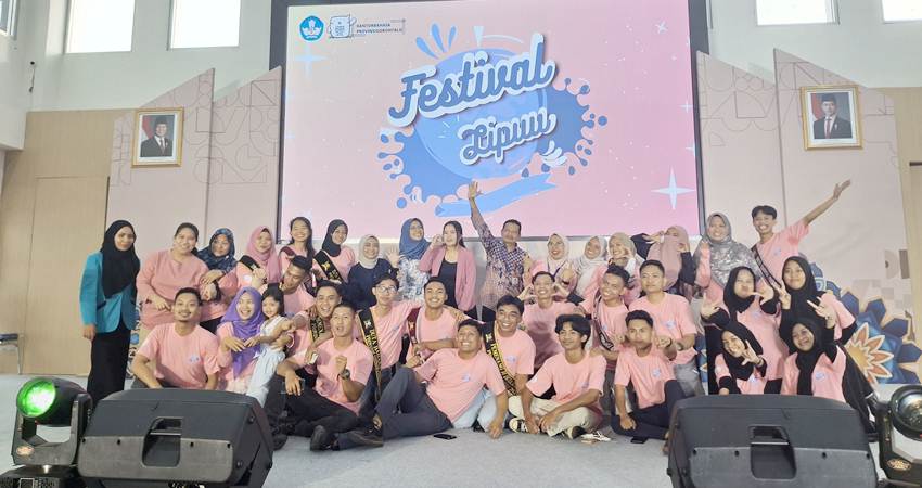 BAHASA - Pelaksanaan festival lipuu yang digelar Kantor Bahasa Provinsi Gorontalo, Selasa (26/11). (foto : tedi korompot/mg/ gorontalopost)