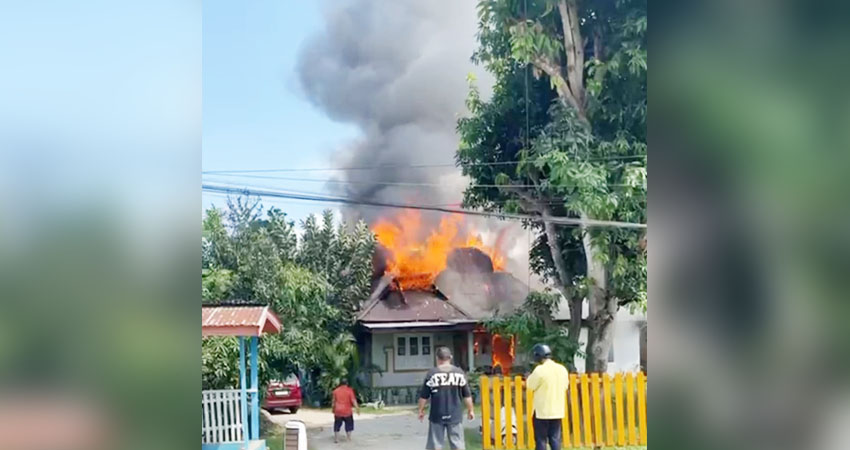 Kebakaran yang menimpa rumah milik Indra Dunggiio di Desa Tinelo Ayula Kecamatan Bulango Selatan, Kabupaten Bone Bolango, Provinsi Gorontalo.