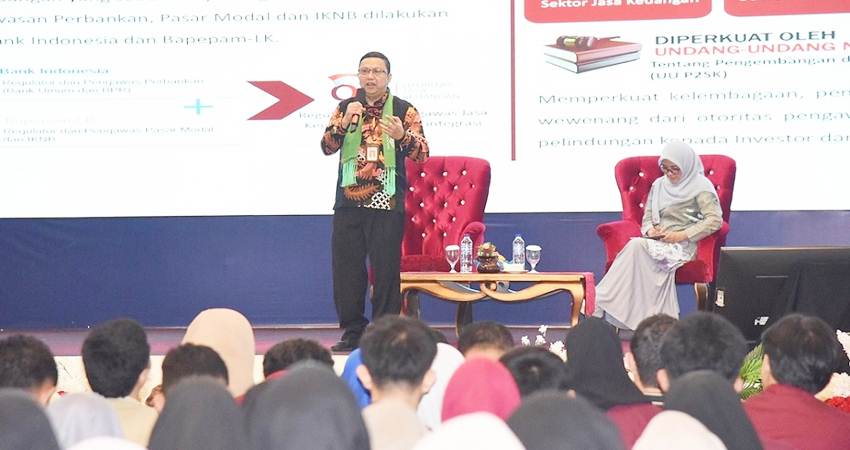 Pelaksanaan kuliah umum PT. Pegadaian kepada mahasiswa UNG, terkait pemahaman literasi keuangan, berlangsung di Ballroom TC Damhil UNG, Selasa (5/11). (foto : dok /ung)