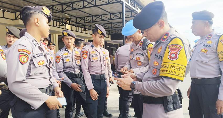 Pemeriksaan handphone yang dilakukan oleh Sipropam dan PJU Polresta Gorontalo Kota terhadap para personel, untuk mengecek apakah ada yang terlibat judi online.