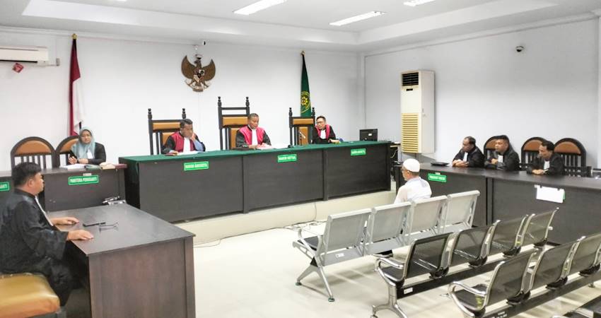 Sidang dugaan gratifikasi proyek peningkatan Jalan Pandjaitan, Kota Gorontalo, atas terdakwa Faisal Lahai di PN Tipikor, Rabu (13-11-2024). (Foto: Lukman/for Gorontalo Post).