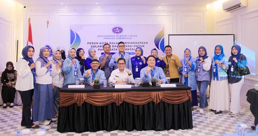 Foto bersama pada acara Musda II Asita Provinsi Gorontalo di rumah makan marly, Rabu (18/12/2024). (istimewa)