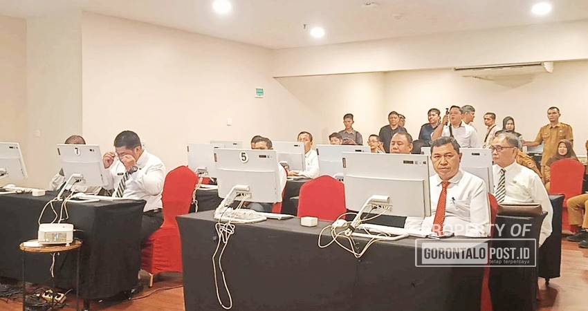 Pelaksanaan pembukaan seleksi Sekda, yang dilaksanakan di Hotel Aston Gorontalo senin pekan kemarin. (Foto:Deice/Gorontalo post)