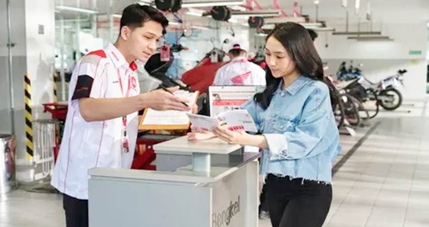 Bagi pemilik sepeda motor Honda, perlu mentahui buku pedoman pemilik dan garansi motor honda. (foto : daw)
