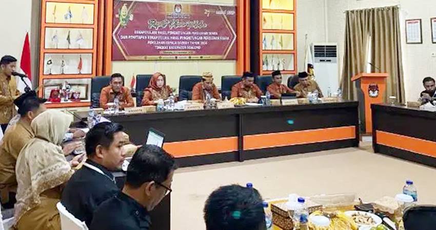Rapat pleno rekapitulasi perolehan suara Pilkada Boalemo yang digelar KPU Boalemo, Selasa (4/12). (foto : istimewa)