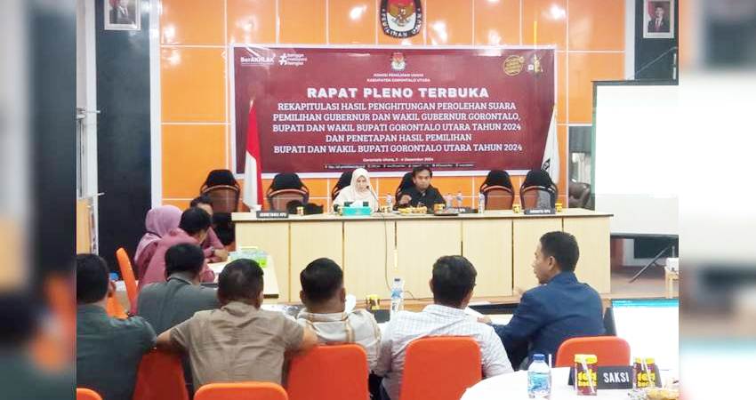 Rapat pleno terbuka rekapitulasi hasil perhitungan dan perolehan suara Pemilihan Gubernur dan Wakil Gubernur Gorontalo, Bupati dan Wakil Bupati Gorontalo Utara Tahun 2024, Selasa (04/12/2024).