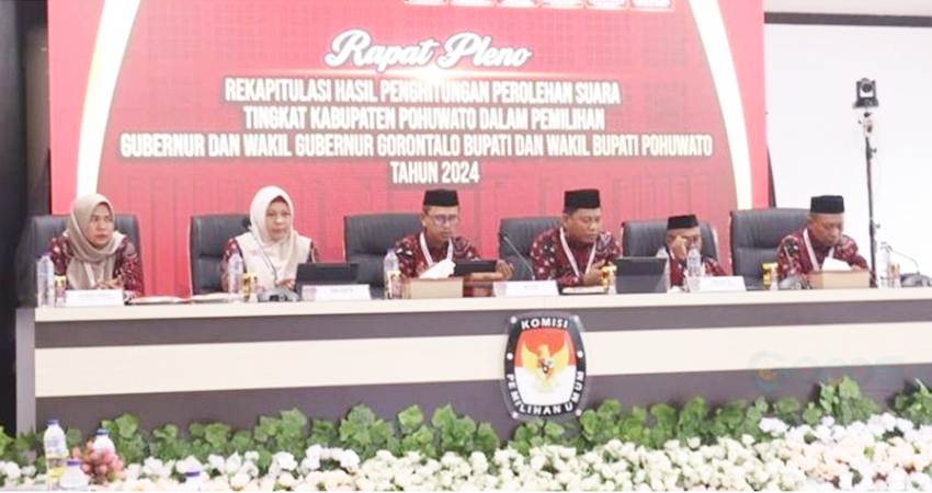 Pelaksanaan rekapitulasi hasil perhitungan suara Pilkada tahun 2024 tingkat Kabupaten Pohuwato, Selasa (3/12). (foto : dok / kpu)