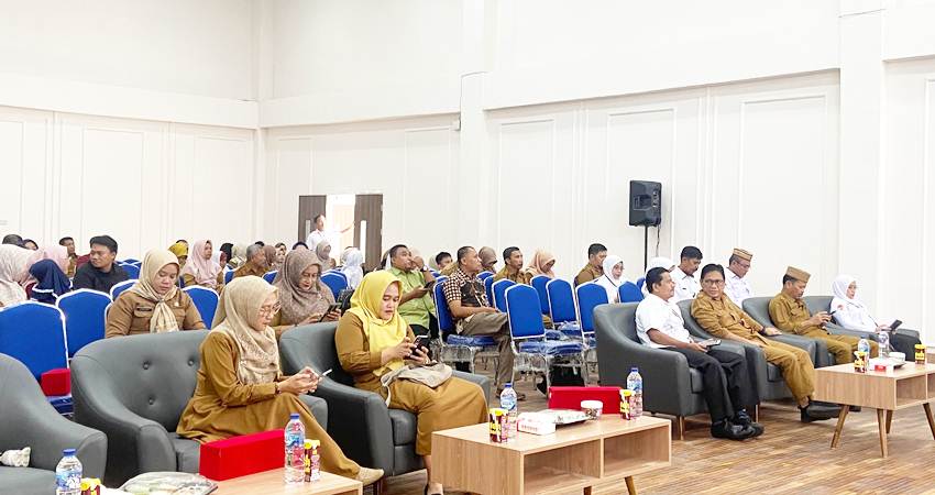 Suasana kegiatan Taklimat Media, yang dilaksanakan di Aula Dulohupa Kantor Bahasa Provinsi Gorontalo, Senin (23/12/2024), (F. Diyanti/Gorontalo Post)