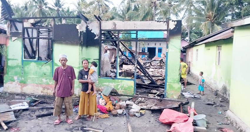 Si jago merah kembali mengamuk di wilayah Kabupaten Gorontalo, di mana satu rumah yang terletak di Desa Payunga, Kecamatan Batudaa menjadi korban amukannya.