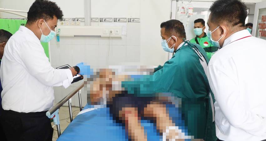 Tim Indonesia Automatic Fingerprint Identification System Reskrimum Polda Gorontalo melakukan proses identifikasi terhadap seorang korban kecelakaan lalu lintas (laka lantas) yang ditemukan tanpa identitas di wilayah Jalan Jhon Ario Katili Kota Gorontalo, Senin (16/12).