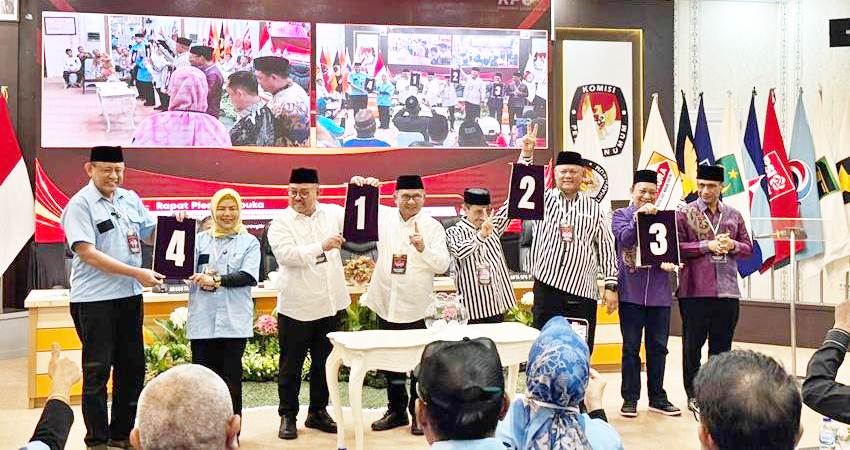 TIDAK KE MK - Para pasangan calon Gubernur dan Wakil Gubernur Gorontalo saat pengundian nomor urut pasangan calon pada 23 september 2024 yang lalu. Setelah pelaksanaan Pilkada, paslon Gusnar-Idah keluar sebagai peraih suara terbanyak. (foto : dok / hargo)