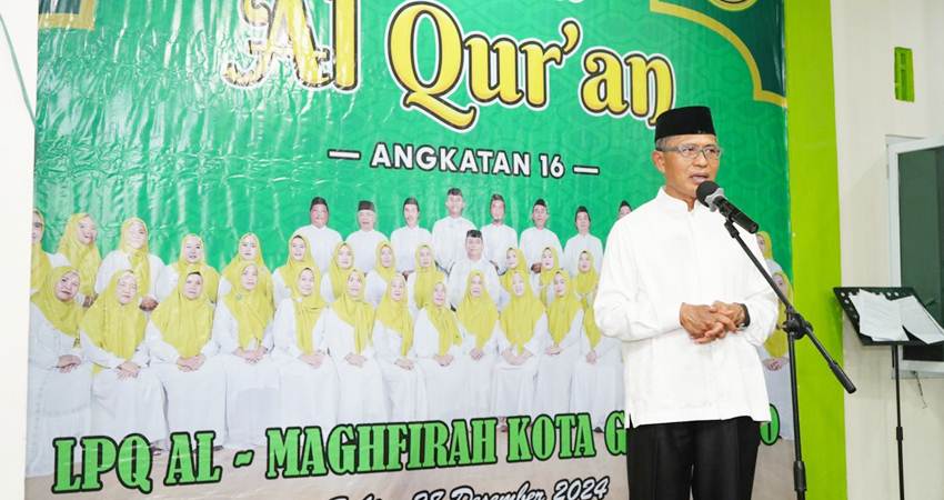 Pj Wali Kota Gorontalo, Ismail Madjid ketika memberikan sambutan pada kegiatan tasyakuran khatam Al Qur'an yang diselenggarakan oleh Taman Pendidikan Al-Quran (TPQ) Al-Magfirah, Sabtu (28/12/2024). (Foto: Prokopim)