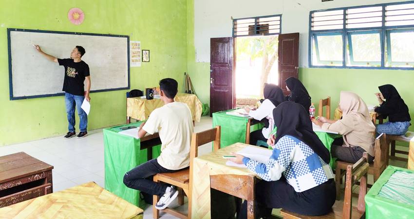 Proses Pelatihan Bahasa Inggris bersama siswa SMK di Gorontalo