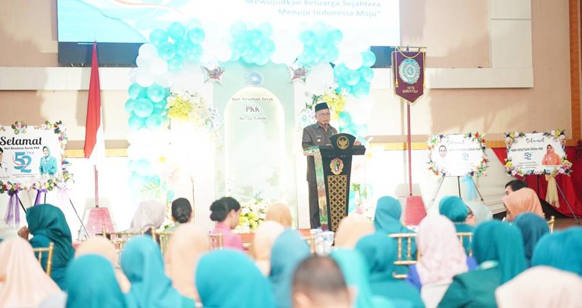 Pj Wali Kota Gorontalo, Ismail Madjid ketika memberikan sambutan pada peringatan HKG PKK ke-52, Kamis (19/12/2024). (Foto: Prokopim)