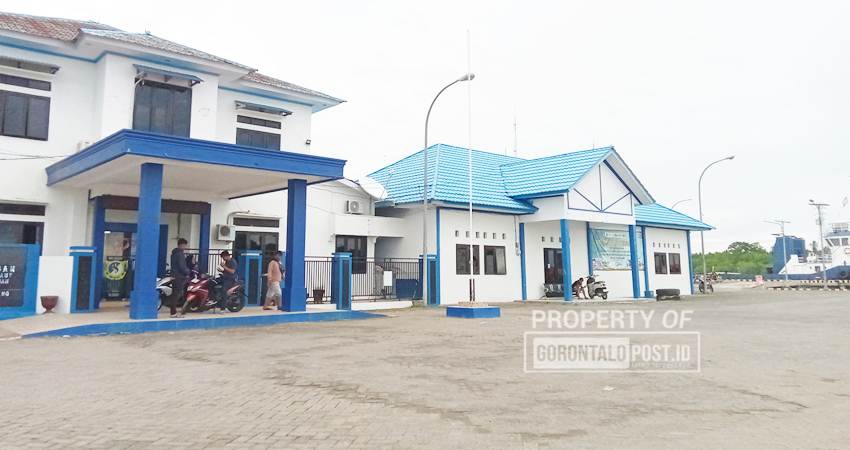 Suasana Pelabuhan Kwandang, Kabupaten Gorontalo Utara (Gorut) nampak normal menjelang tahun baru 2025. (F. Nurhalisa Pobela/Magang Gorontalo Post)