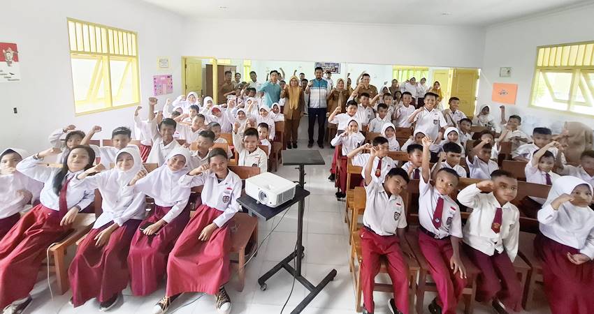 Antusias siswa SD Negeri 42 Hulondhalangi, Kota Gorontalo, saat mengkuti sosialisasi pelestarian lingkungan bagi siswa, awal pekan ini. (foto : dok / pertamina)
