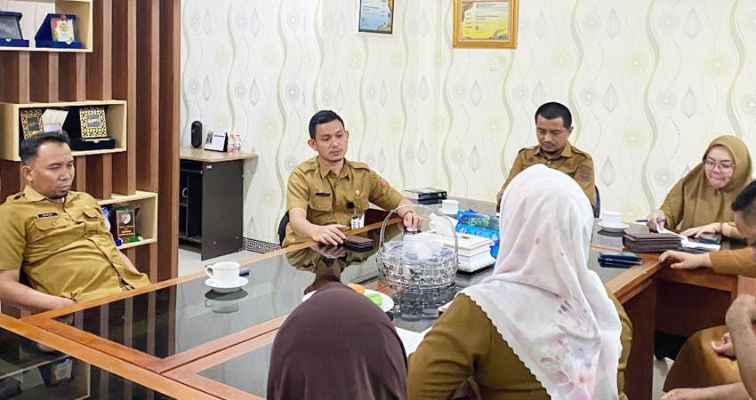 RAPAT. Suasana pelaksanaan rapat terkait pembahasan perpanjangan pendaftaran seleksi PPPK