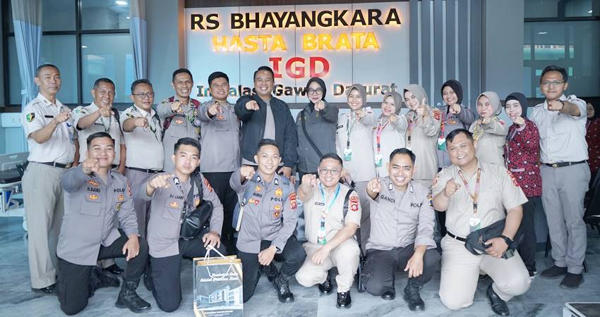 Karumkit Bhayangkara Gorontalo, AKP dr. Agung Darmawan,Sp.M bersama tim, melakukan kunjungan ke Rumah Sakit Bhayangkara Hasta Brata, Malang, Jawa Timur, untuk melakukan kaji tiru.