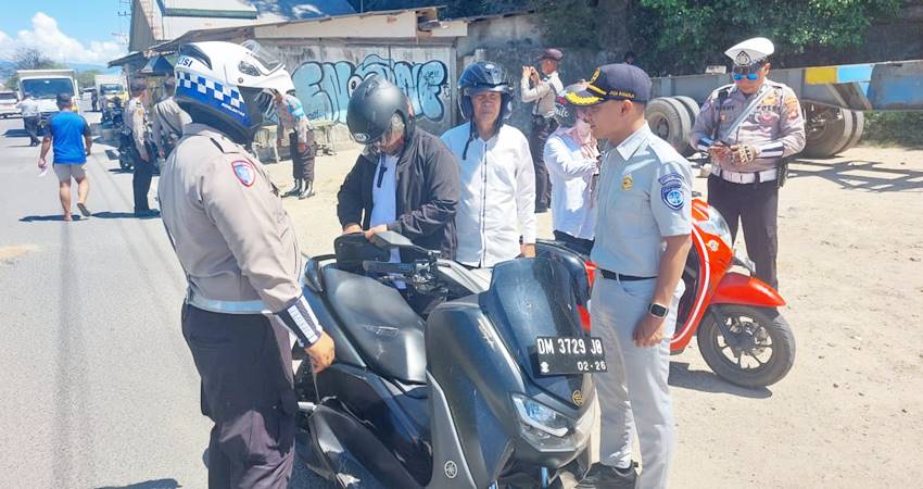 Pelaksanaan operasi atau razia dengan sistem stasioner atau terpusat, yang dilakukan oleh Satuan Lalu Lintas Polresta Gorontalo Kota.